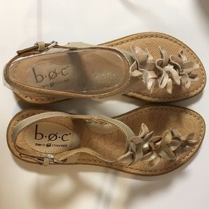 Women’s b.o.c. Larch Flower Sandal in Champagne, 7